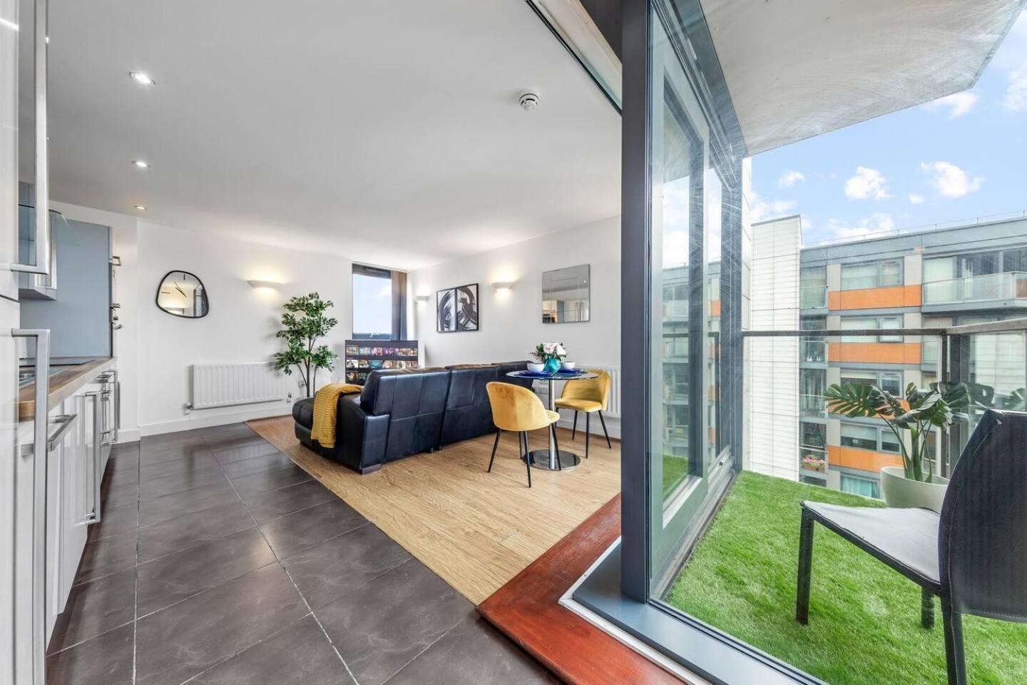 Lovely & Cosy 2 Beds London Skyline View エクステリア 写真