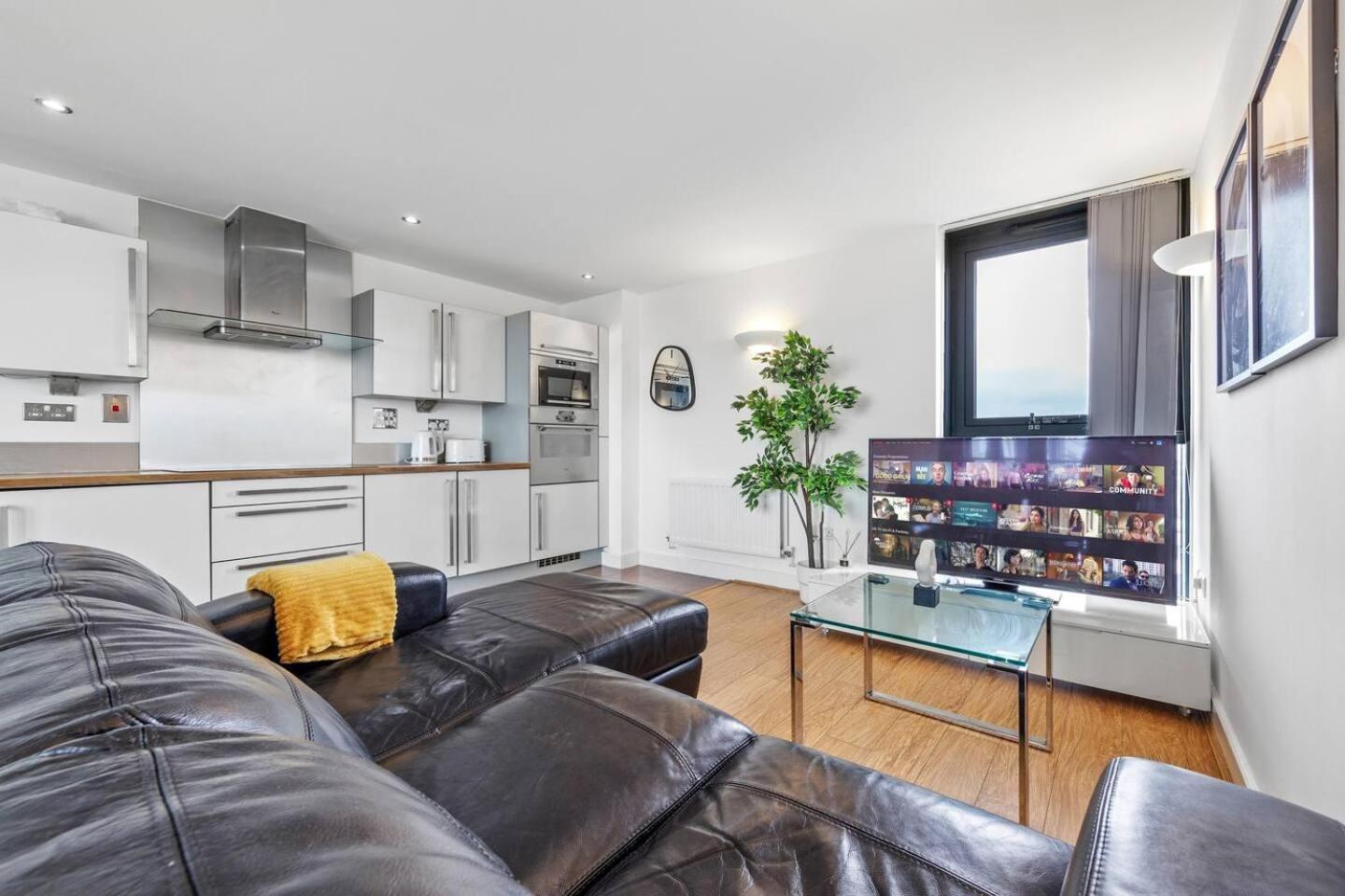 Lovely & Cosy 2 Beds London Skyline View エクステリア 写真